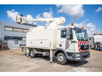 Camion avec nacelle COMET