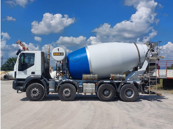 Camion malaxeur IVECO Trakker