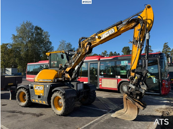 Pelle sur pneus JCB