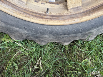 Roue complète pour Tracteur agricole Traktordäck med ringar Goodyear 13.6-38 (4,500:- ex moms): photos 5 Roue complète pour Tracteur agricole Traktordäck med ringar Goodyear 13.6-38 (4,500:- ex moms): photos 5