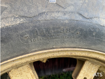 Roue complète pour Tracteur agricole Traktordäck med ringar Goodyear 13.6-38 (4,500:- ex moms): photos 4 Roue complète pour Tracteur agricole Traktordäck med ringar Goodyear 13.6-38 (4,500:- ex moms): photos 4