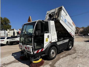 Balayeuse de voirie BUCHER