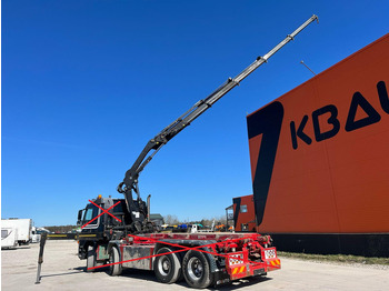Grue auxiliaire HIAB