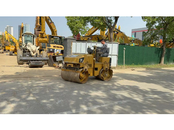 Compacteur CATERPILLAR CB24B