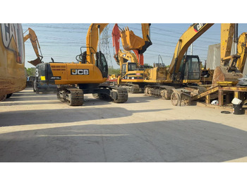 Pelle sur chenille JCB