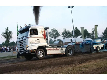 Engins de chantier SCANIA 113