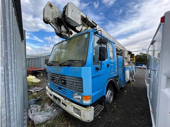 Camion grue VOLVO