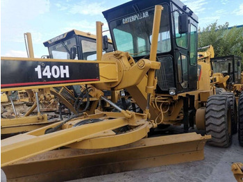 Niveleuse CATERPILLAR 140H