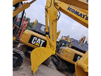 Pelle sur chenille KOMATSU PC210LC-8