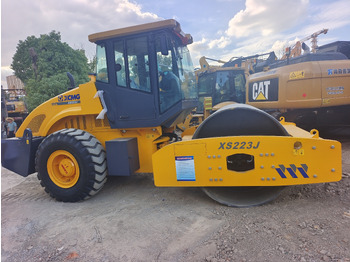 Rouleau compresseur XCMG XS223J