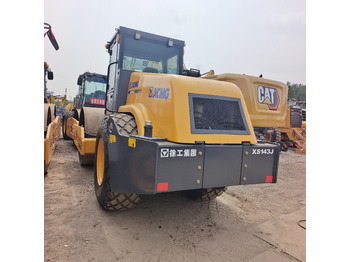 Rouleau compresseur XCMG XS143J