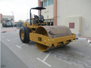 Rouleau compresseur CATERPILLAR