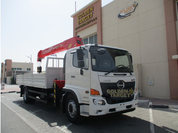 Camion grue HINO