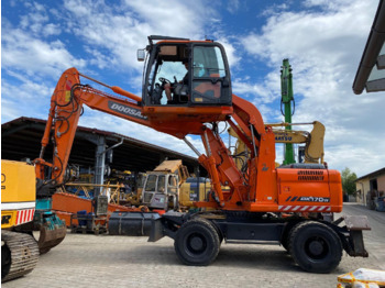 Pelle sur pneus DOOSAN DX170W