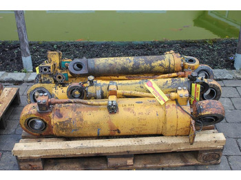 Vérin hydraulique LIEBHERR