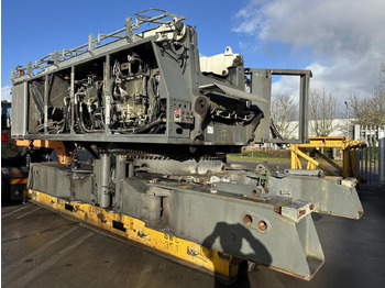 Grue sur chenilles LIEBHERR LR 1160