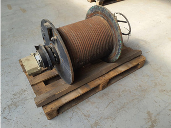 Grue auxiliaire DEMAG