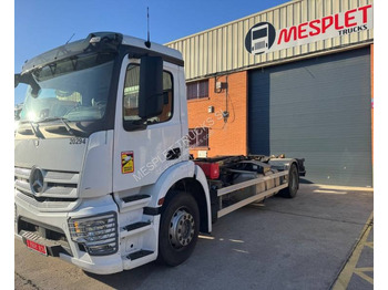 Camion ampliroll MERCEDES-BENZ Antos 1843