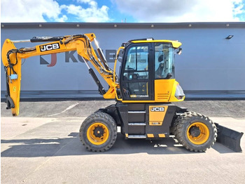 Pelle sur pneus JCB