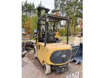 Chariot élévateur électrique Caterpillar EP35K-PAC: photos 4 Chariot élévateur électrique Caterpillar EP35K-PAC: photos 4