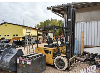 Chariot élévateur électrique Caterpillar EP35K-PAC: photos 2 Chariot élévateur électrique Caterpillar EP35K-PAC: photos 2