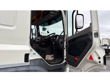 Camion à rideaux coulissants DAF CF 260: photos 5