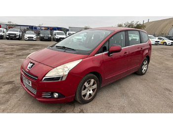 Voiture PEUGEOT 5008 2.0 HDI 150PS: photos 2 Voiture PEUGEOT 5008 2.0 HDI 150PS: photos 2