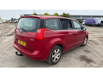 Voiture PEUGEOT 5008 2.0 HDI 150PS: photos 4 Voiture PEUGEOT 5008 2.0 HDI 150PS: photos 4