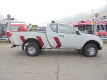 Pick-up Mitsubishi L200 4X4 PICK-UP: photos 4