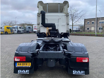 Tracteur routier DAF CF370 / NICE CLEAN NL TRUCK / TYRES 80% / AUTOMATIC / EURO-6 / 2015: photos 4 Tracteur routier DAF CF370 / NICE CLEAN NL TRUCK / TYRES 80% / AUTOMATIC / EURO-6 / 2015: photos 4