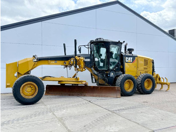 Niveleuse CATERPILLAR 140M