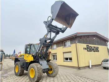 Chargeuse sur pneus KOMATSU WA250