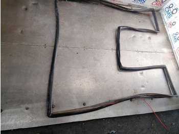 Fenêtre et pièces Fiat F, F-dt Series, F100, F140dt, F120, F120dt Windscreen Gasket Seal 5161843: photos 4 Fenêtre et pièces Fiat F, F-dt Series, F100, F140dt, F120, F120dt Windscreen Gasket Seal 5161843: photos 4