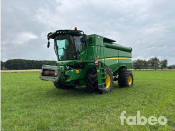Moissonneuse-batteuse JOHN DEERE S690