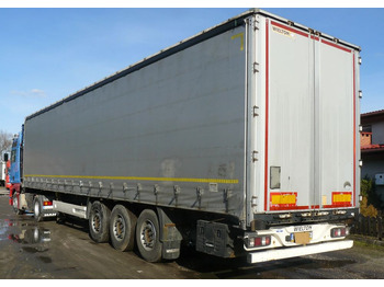 Camion à rideaux coulissants