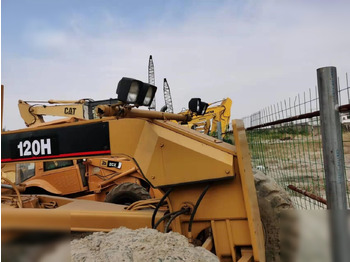 Niveleuse CATERPILLAR 120H: photos 3