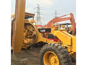 Niveleuse CATERPILLAR 140H