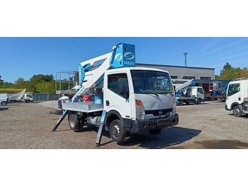 Camion avec nacelle NISSAN