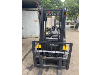 Chariot élévateur KOMATSU FD30: photos 2