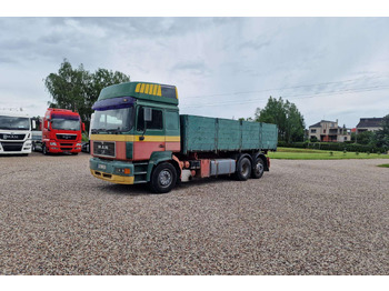 Camion benne MAN 26.403