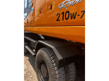 Pelle sur pneus Hyundai 210W-7: photos 5