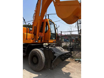 Pelle sur pneus Hyundai 210W-7: photos 3