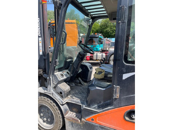 Chariot élévateur diesel Doosan D30S-7 3000 kg Tragkraft Guter Zustand: photos 3