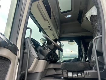 Photo d'intérieur 1: Tracteur routier Scania R500 Photo d'intérieur 1: Tracteur routier Scania R500