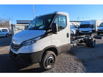 Véhicule utilitaire IVECO Daily
