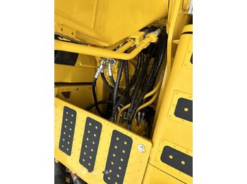 Pelle sur chenille Komatsu PC220-8: photos 5