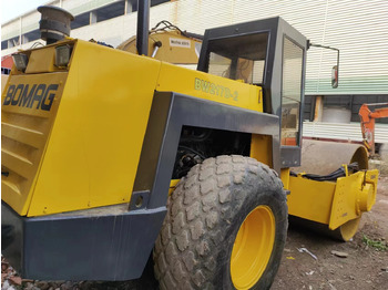 BOMAG BW217D en crédit-bail BOMAG BW217D: photos 3