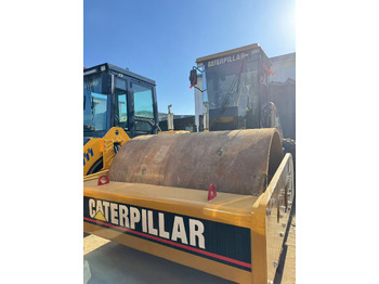 Rouleau compresseur CATERPILLAR