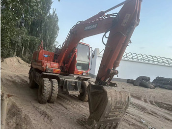 Pelle sur pneus DOOSAN DH150W-7: photos 4 Pelle sur pneus DOOSAN DH150W-7: photos 4