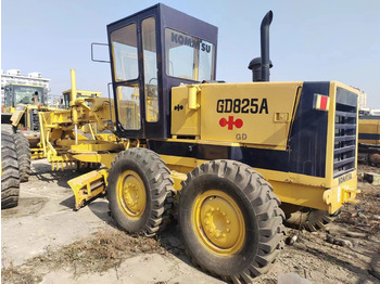 Niveleuse KOMATSU GD825A: photos 2